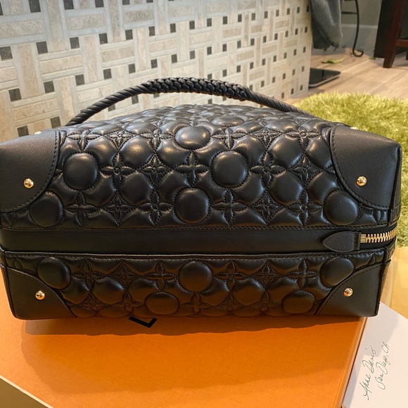 🔥RARE! Louis Vuitton Triangle Softy in Lambskin🔥 - Picture 13 of 16